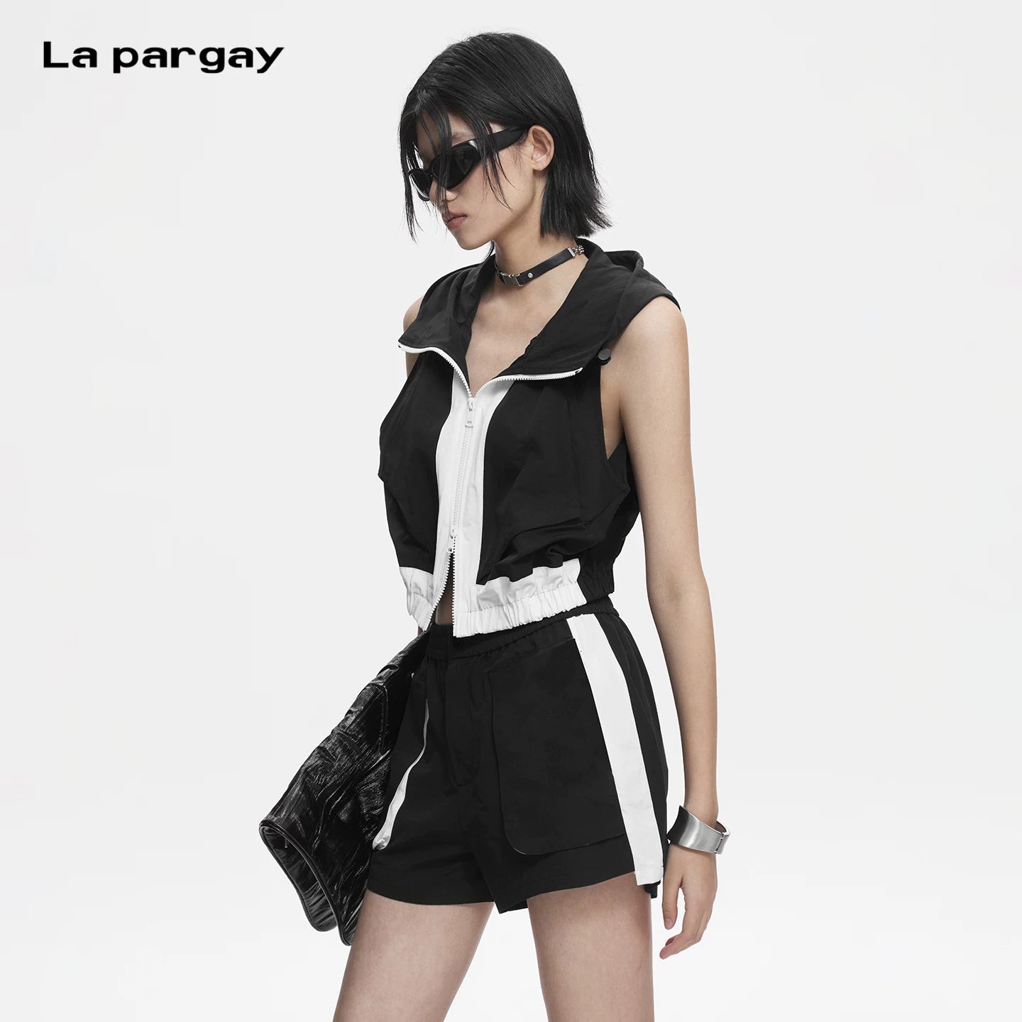 Lapargay contrast color hooded vest adjustable drawstring suitable for multiple outfit scenarios L78201406V