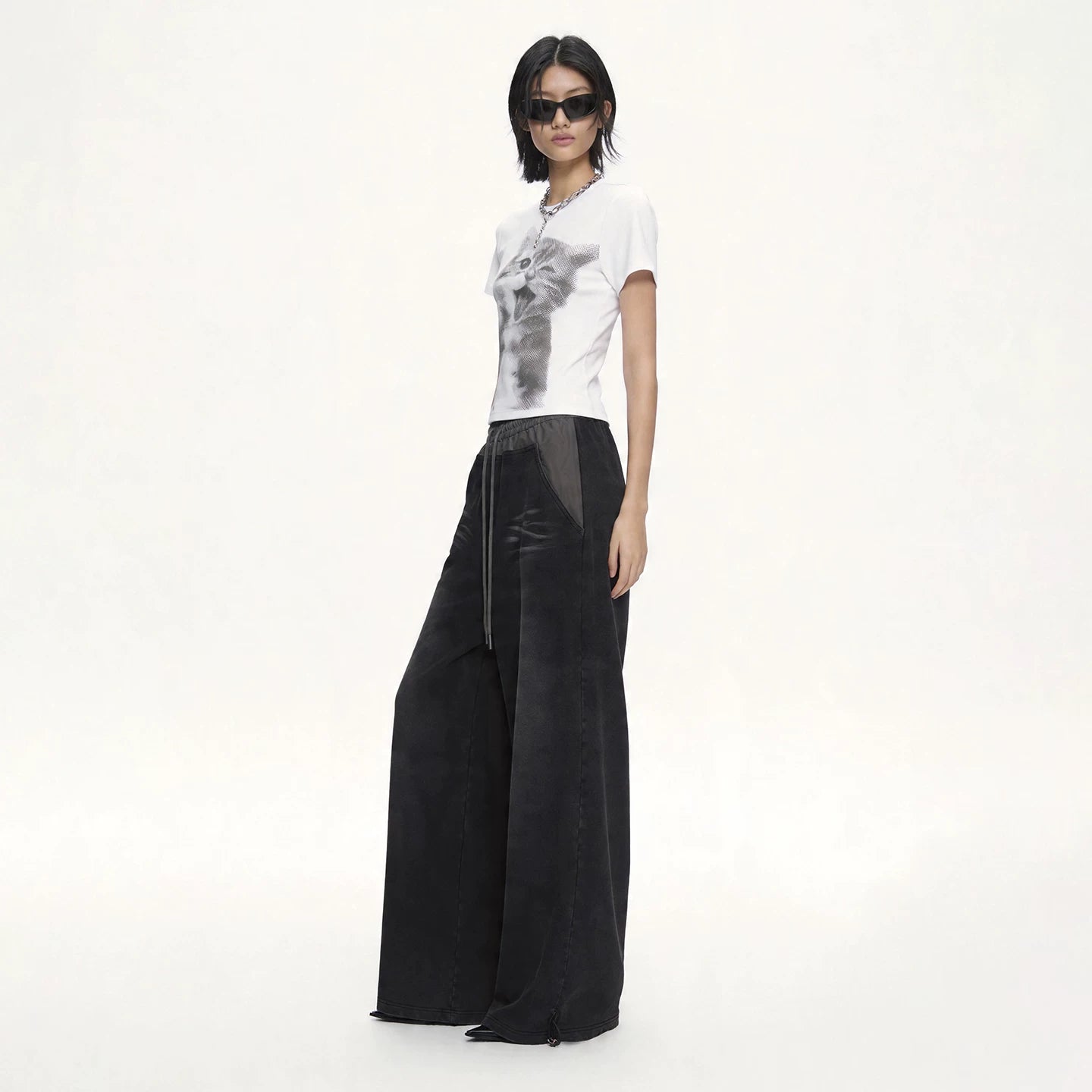 Lapargay Distressed Gradient Washed Wide-Leg Pants with Contrast Color Stitching Waistband and Adjustable Hem L75202805S