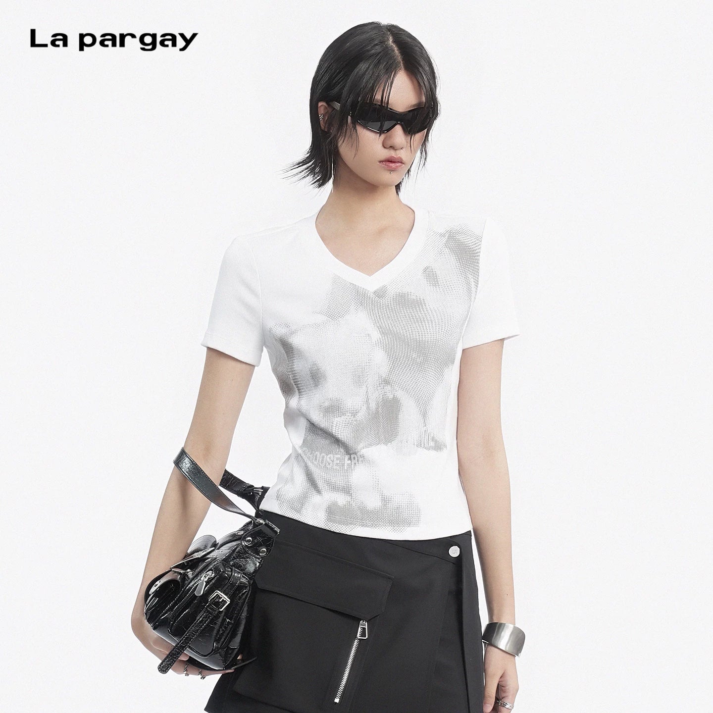 Lapargay Cropped V-Neck Print T-Shirt Slim Ribbed Fit Abstract Pattern Design L78200209V
