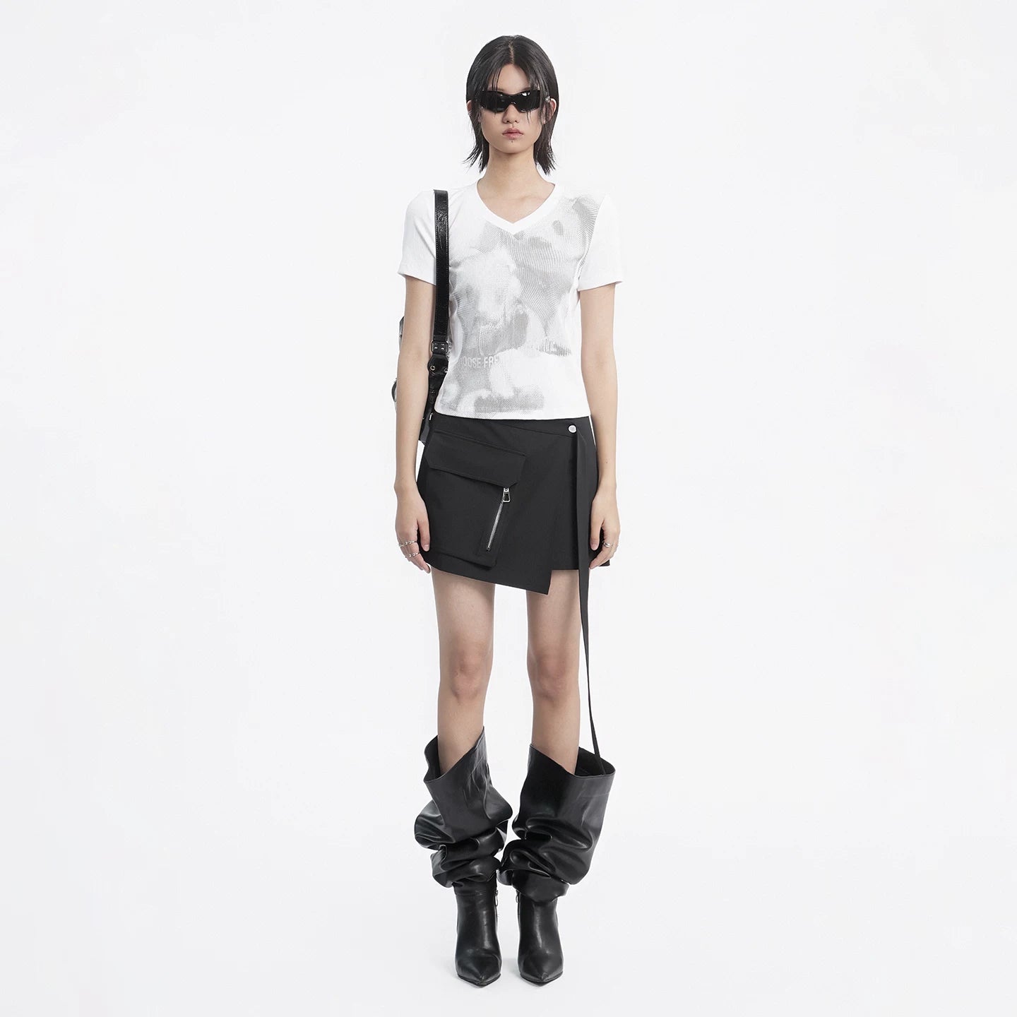 Lapargay Cropped V-Neck Print T-Shirt Slim Ribbed Fit Abstract Pattern Design L78200209V