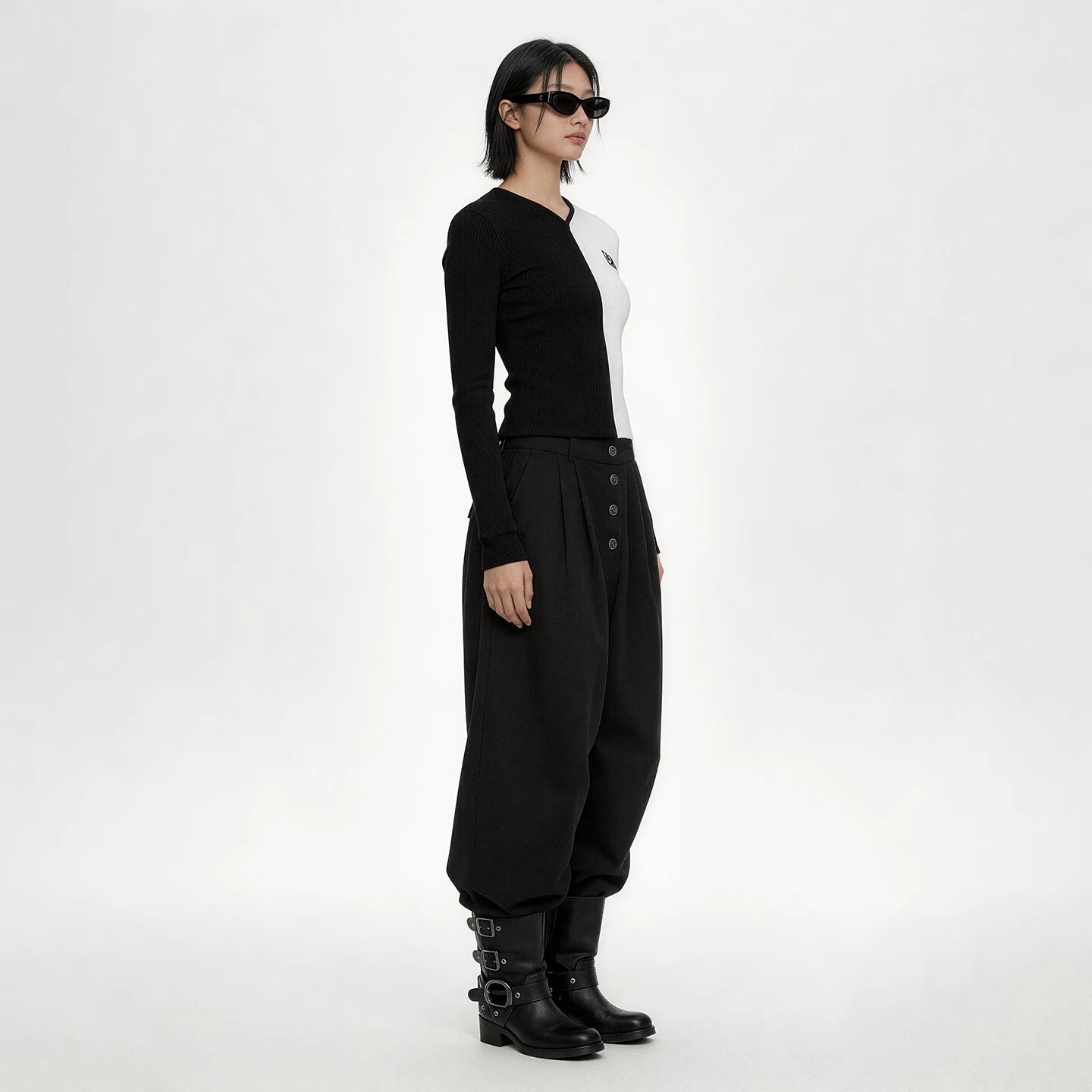 Lapargay black and white contrast knitted slim-fit short V-neck ribbed long sleeve L69308258C