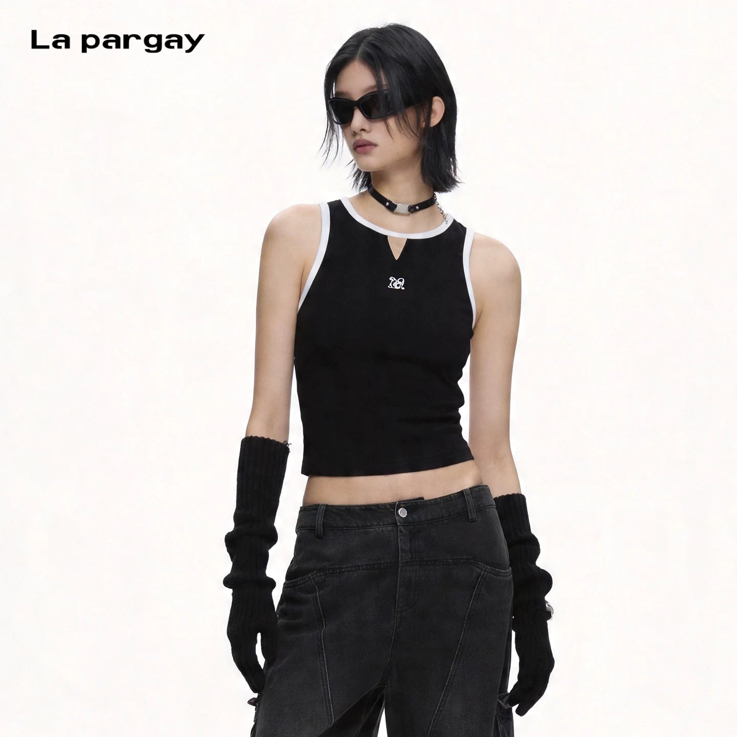 Lapargay Black and White Color-Block A-Shirt High Elasticity Skin-Friendly Great for Daily Wear and Sports L75200110C