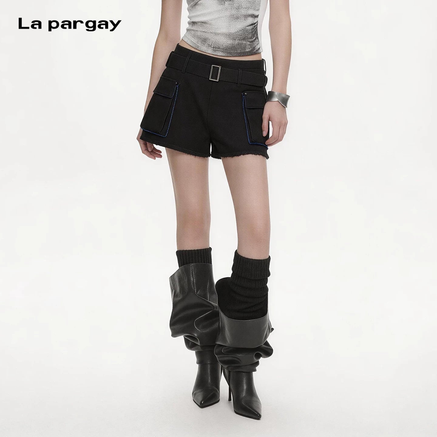Lapargay straight-leg cargo casual shorts with side pocket design and metal square buckle belt L72302203B