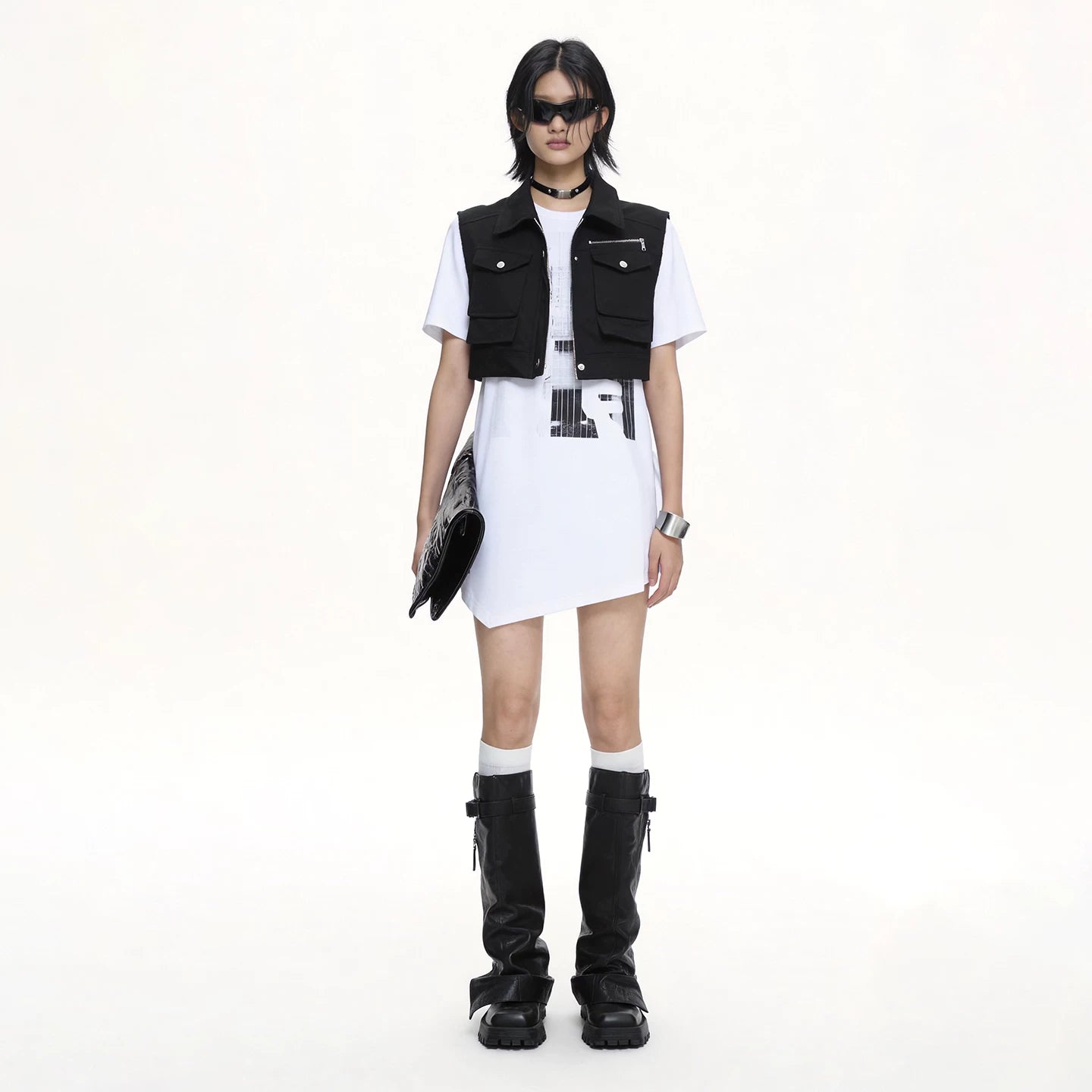 Lapargay irregular hem t-shirt dress with contrasting gesture print, casual and relaxed L72300206B