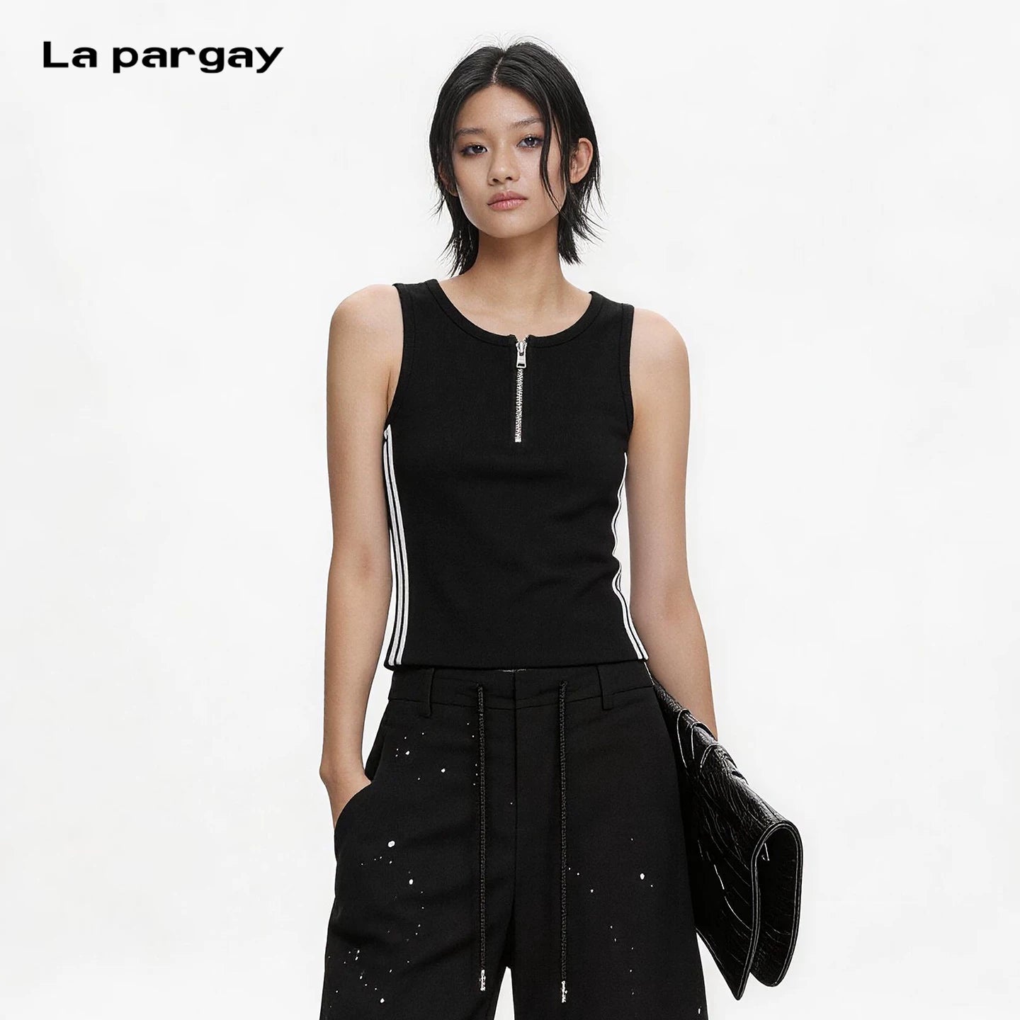 Lapargay Classic Black and White Contrast Half-Zip Top Hot Girl Sport Multi-Wear L75200112C