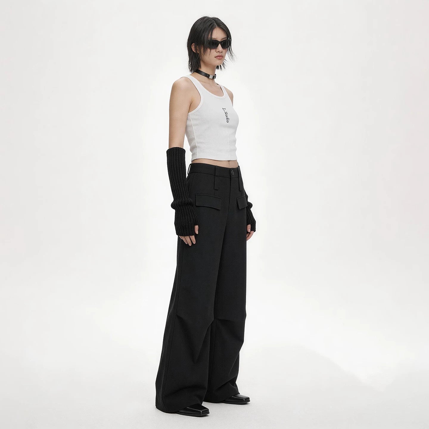 Lapargay High-Waist Pleated Wide-Leg Casual Pants with Double Patch Pockets, Workwear Style, Loose and Non-Tight L75102615C