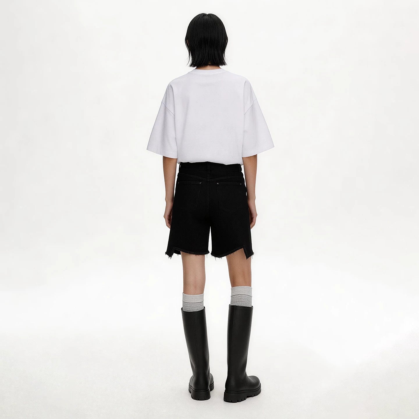 Lapargay High-waist casual mid-length shorts optimized body proportions irregular raw hem design L66102301C