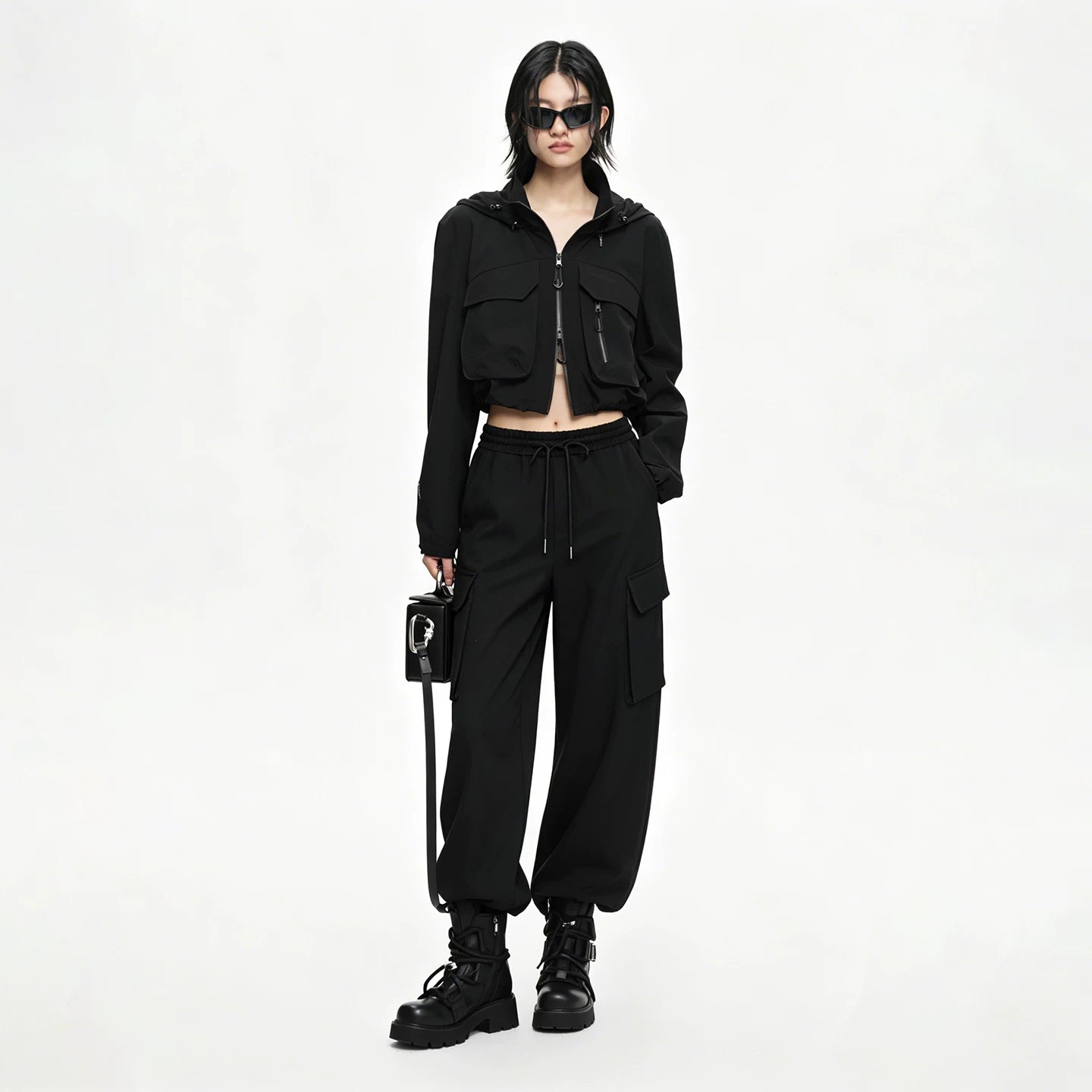 Lapargay High-Waist Drawstring Casual Pants Three-Dimensional Cargo Pockets Tapered Leg Slimming Sweatpants L72202804C