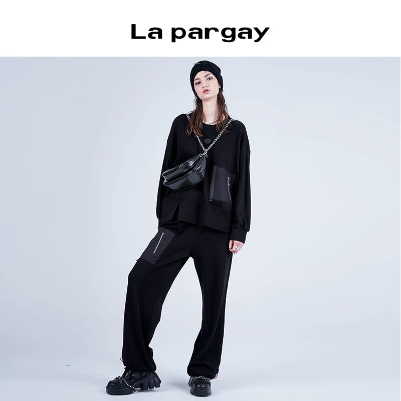 Lapargay 2026 Spring New Black and White Simple Patch Pocket Decoration Simple Pullover Hoodie Unisex Versatile Long Sleeve
