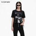 Lapargay irregular hem t-shirt dress with contrasting gesture print, casual and relaxed L72300206B