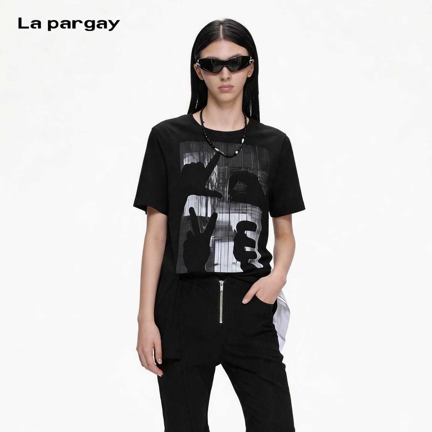 Lapargay irregular hem t-shirt dress with contrasting gesture print, casual and relaxed L72300206B