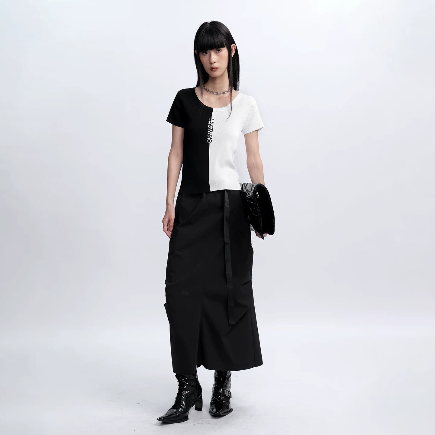 Lapargay 【Through a Glass Darkly】Black and White Contrast Knit Crop Top Contrast Jacquard L75308208C