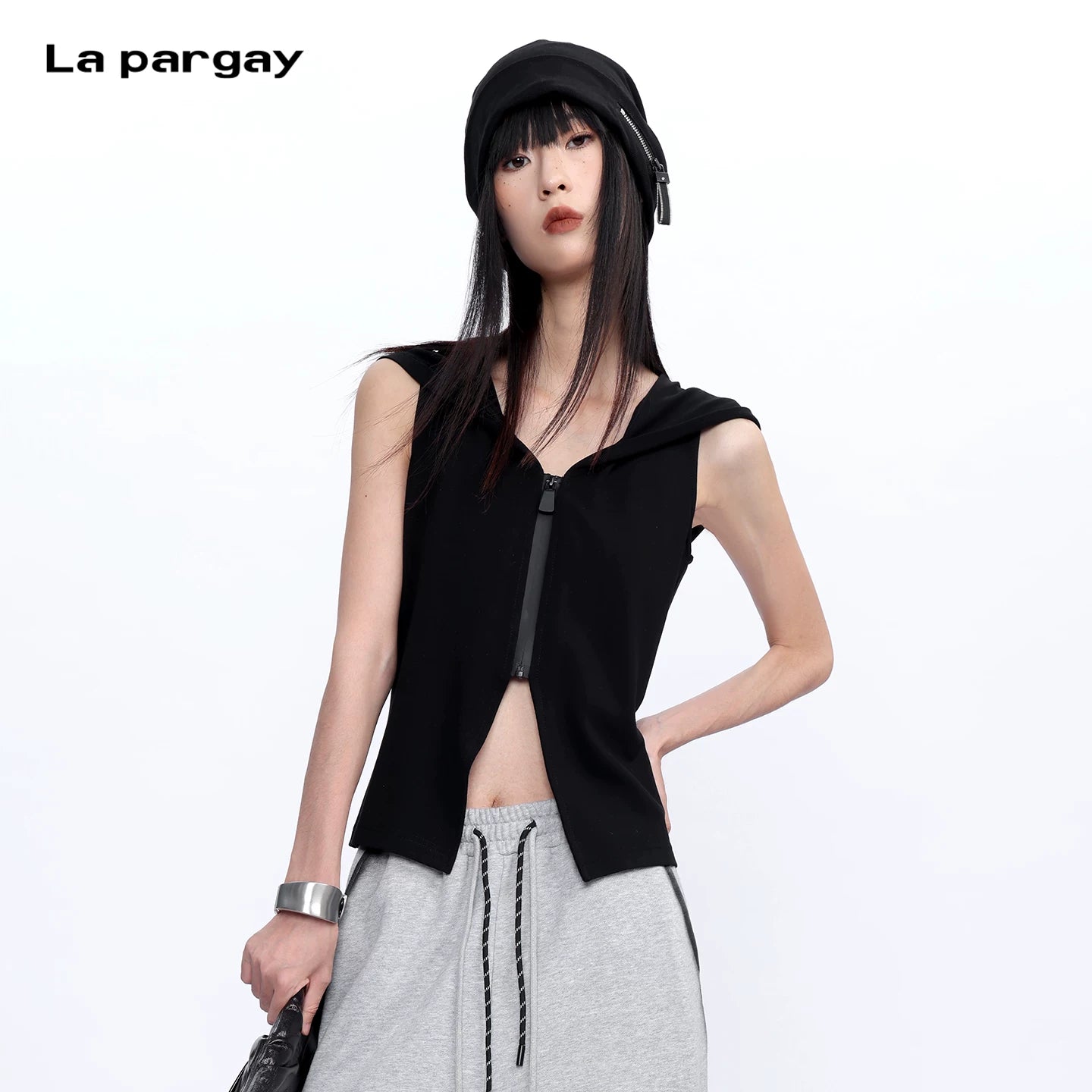 Lapargay 【Street Curtain Call】Series Hooded Sleeveless Zip-up Top Short Fitted L75301904B