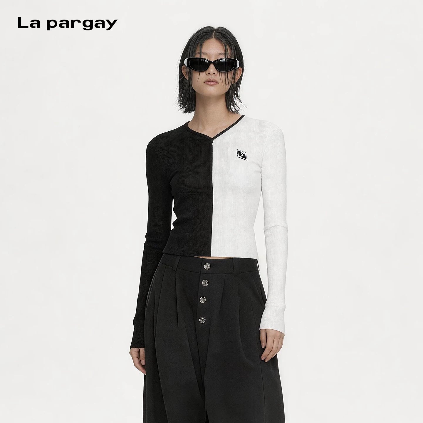 Lapargay black and white contrast knitted slim-fit short V-neck ribbed long sleeve L69308258C