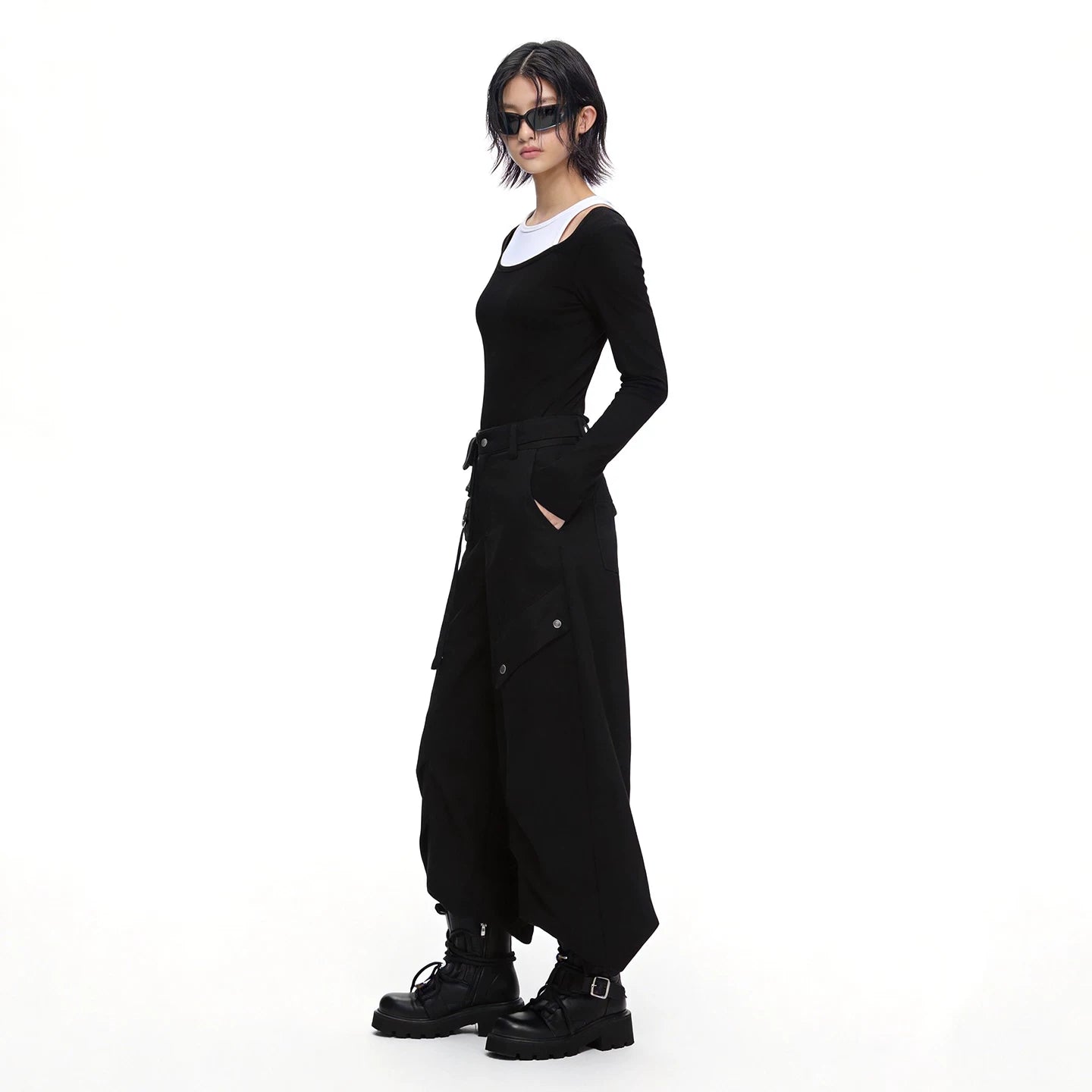 Lapargay Contrast faux two-layer long sleeve T-shirt Shoulder cutout Asymmetrical curved hem L75100303C