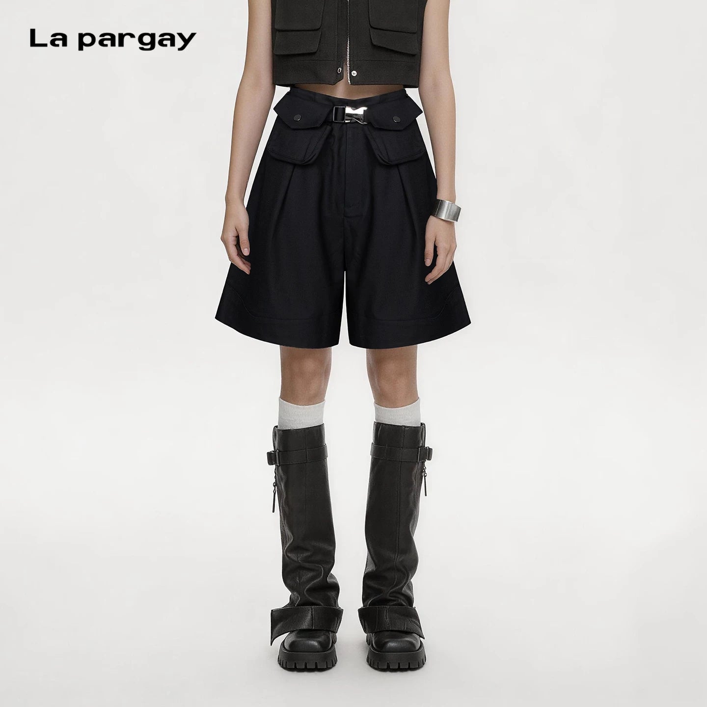 Lapargay Cargo Utility Bermuda Shorts Symmetrical Large Patch Pockets Loose Figure-Hiding Cut L66302301B