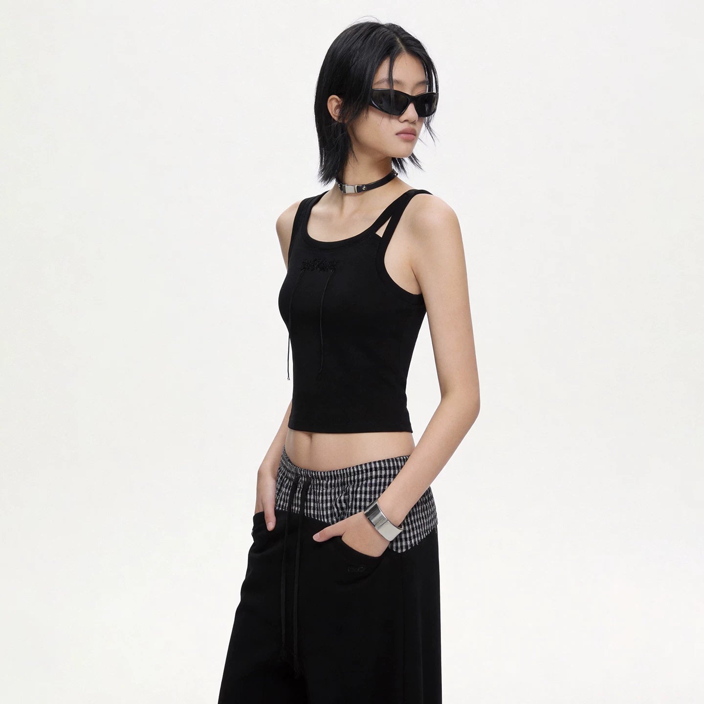 Lapargay trendy sleeveless vest with irregular straps, cropped and waist-revealing for flattering proportions L72300101B
