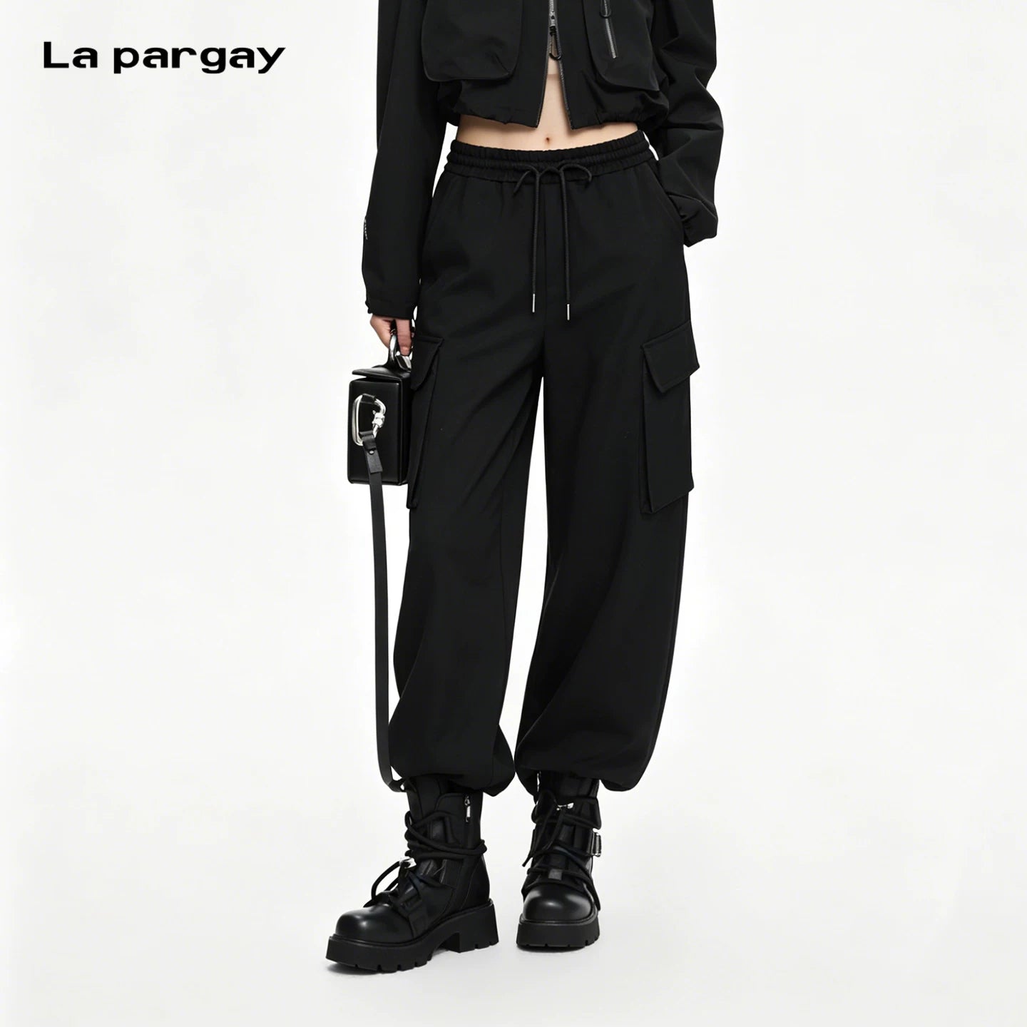 Lapargay High-Waist Drawstring Casual Pants Three-Dimensional Cargo Pockets Tapered Leg Slimming Sweatpants L72202804C