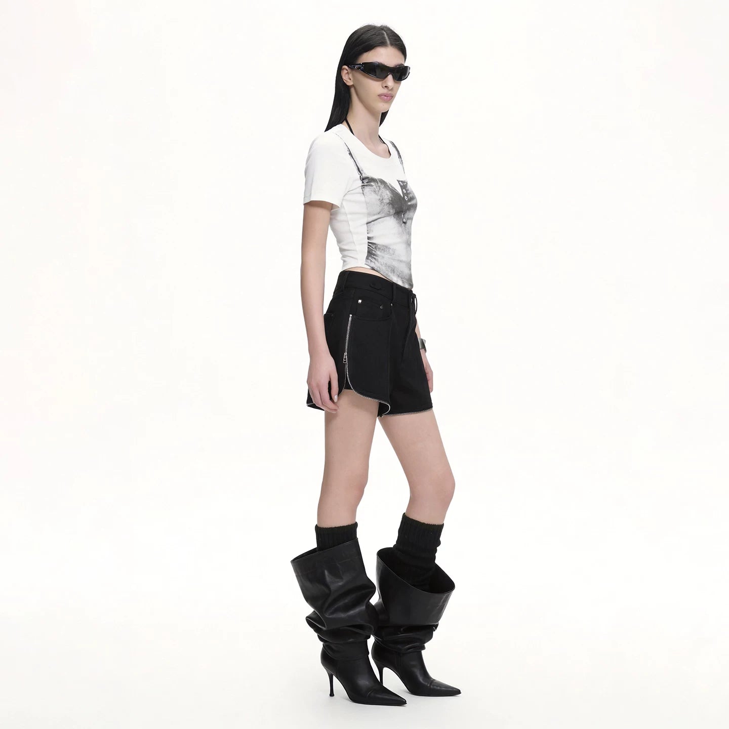 Lapargay high waist casual shorts, side zipper design, curved hem flatters legs L69202205V