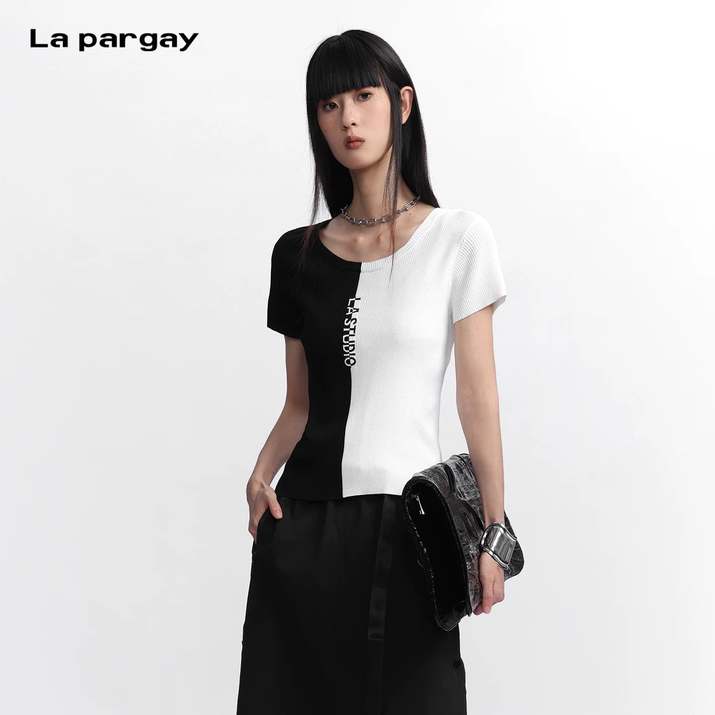 Lapargay 【Through a Glass Darkly】Black and White Contrast Knit Crop Top Contrast Jacquard L75308208C