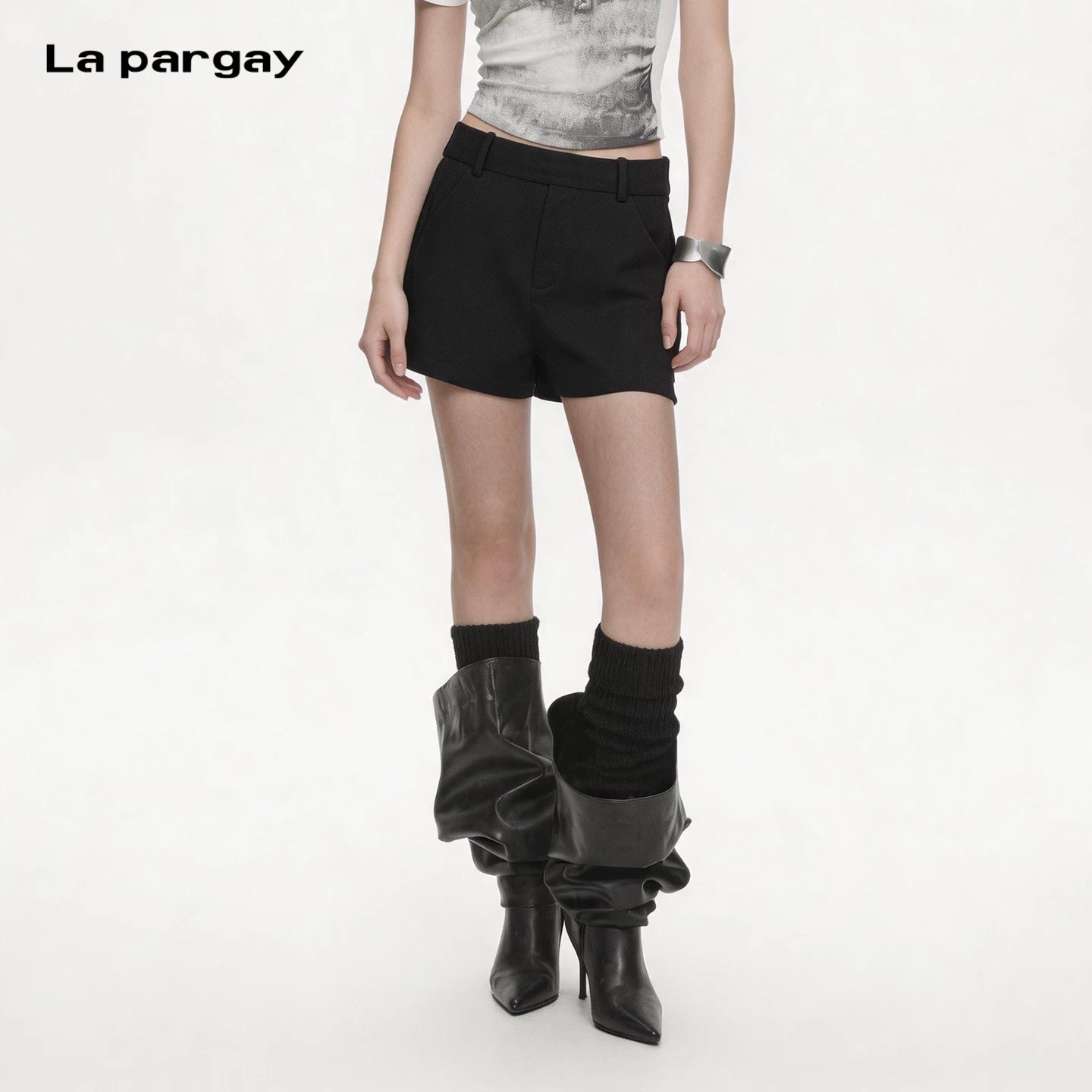 Lapargay Black A-Line Casual Shorts Neat Short Style Lengthen Leg Line L66302260C