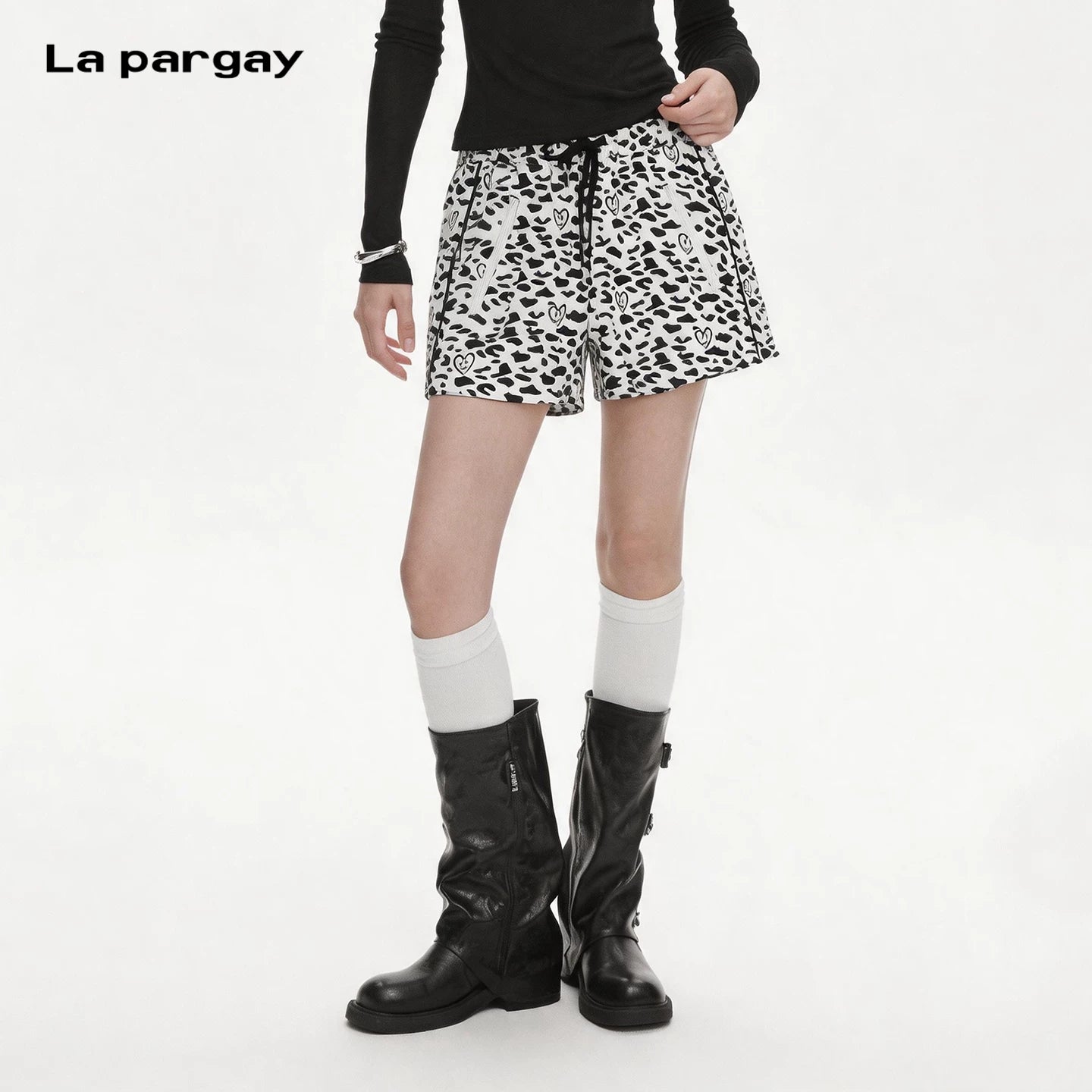 Lapargay loose A-line shorts with side contrast lines and invisible zipper pockets L69202256C