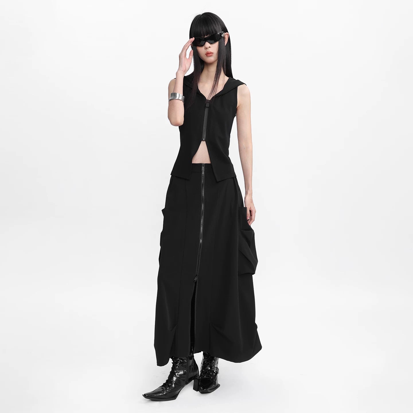 Lapargay 【Street Curtain Call】Series Hooded Sleeveless Zip-up Top Short Fitted L75301904B