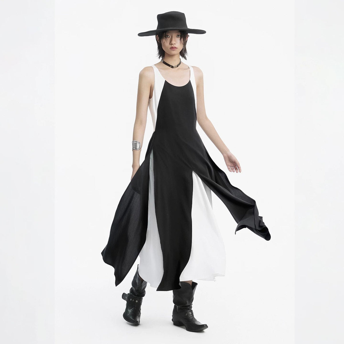 Lapargay Black and White Contrast Camisole Long Dress Slit Layered Design Waist-Defined Slimming L78209004C - Lapargay