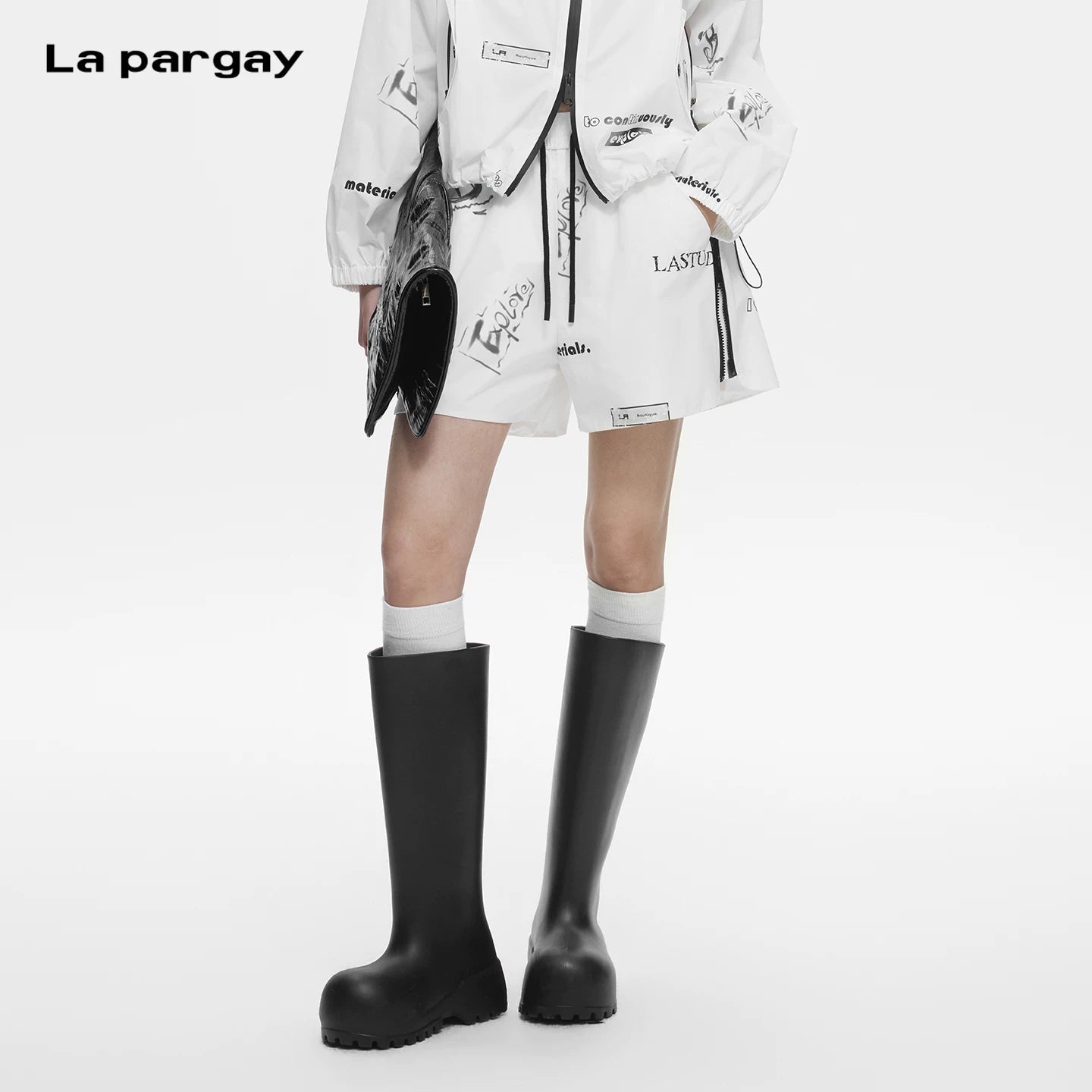 Lapargay black and white graffiti casual pants side zipper decoration neat short fit L78202203V - Lapargay