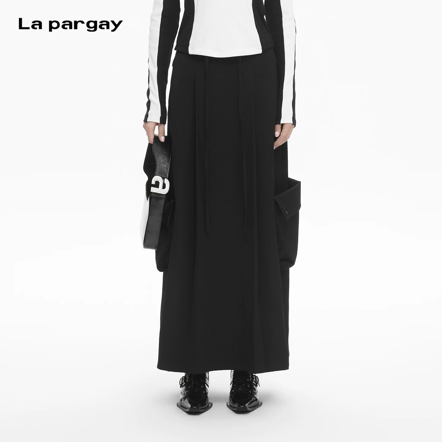 Lapargay black techwear long skirt, pleated wide hem, double large utility pockets on sides L78109111V - Lapargay