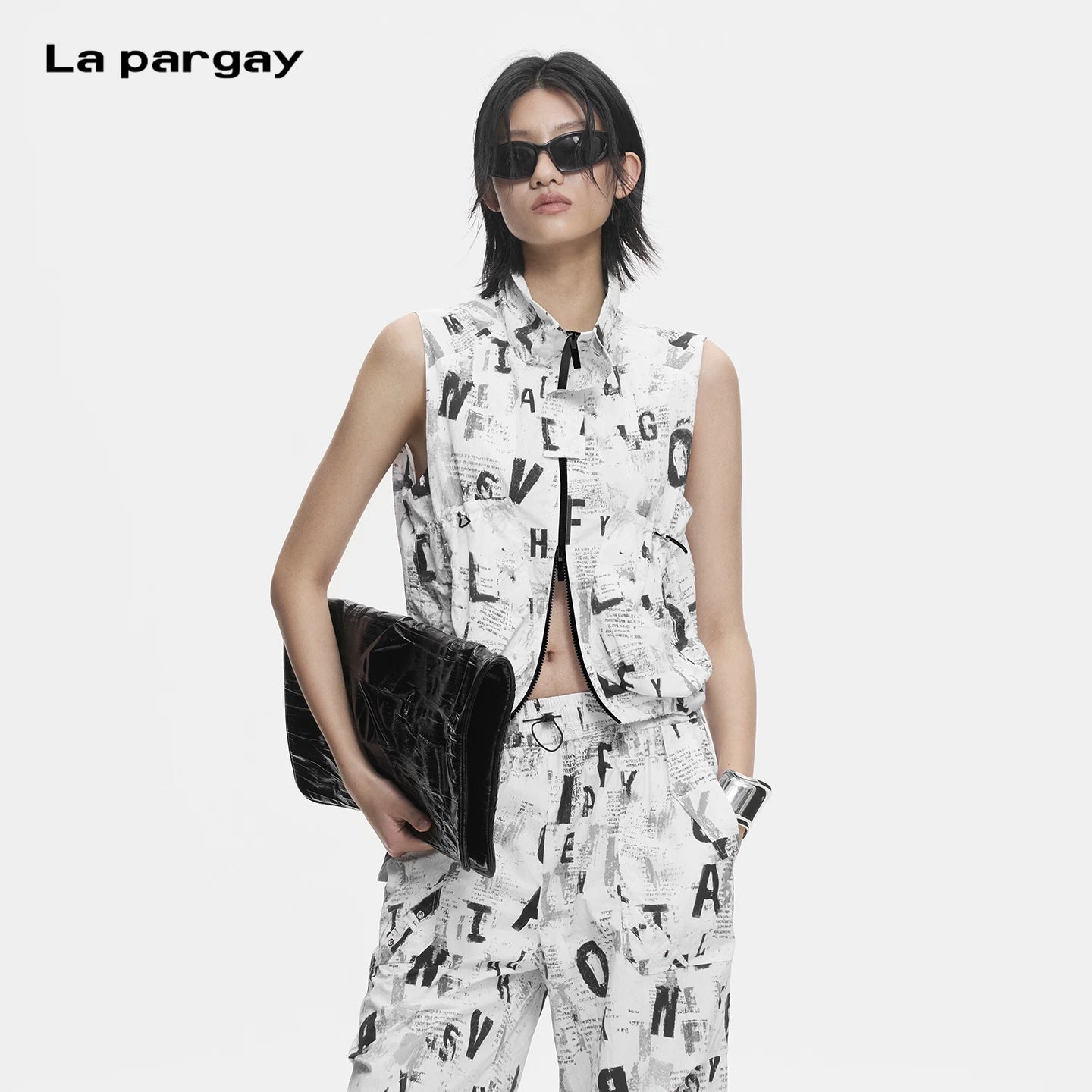 Lapargay high-street sleeveless vest with black-and-white full print and,zipper short jacket L78201409V - Lapargay