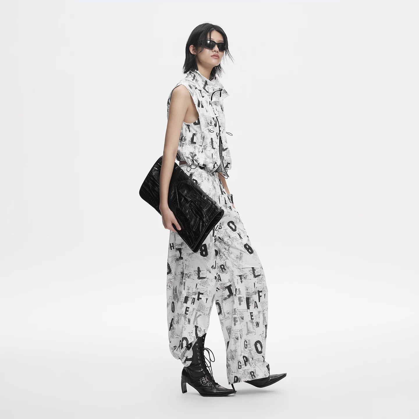 Lapargay high-street sleeveless vest with black-and-white full print and,zipper short jacket L78201409V - Lapargay