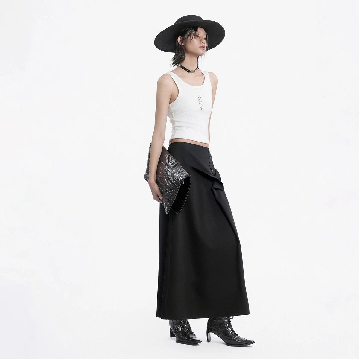 Lapargay light luxury long half skirt with side button decoration, suitable for multiple daily occasions L78209109V - Lapargay