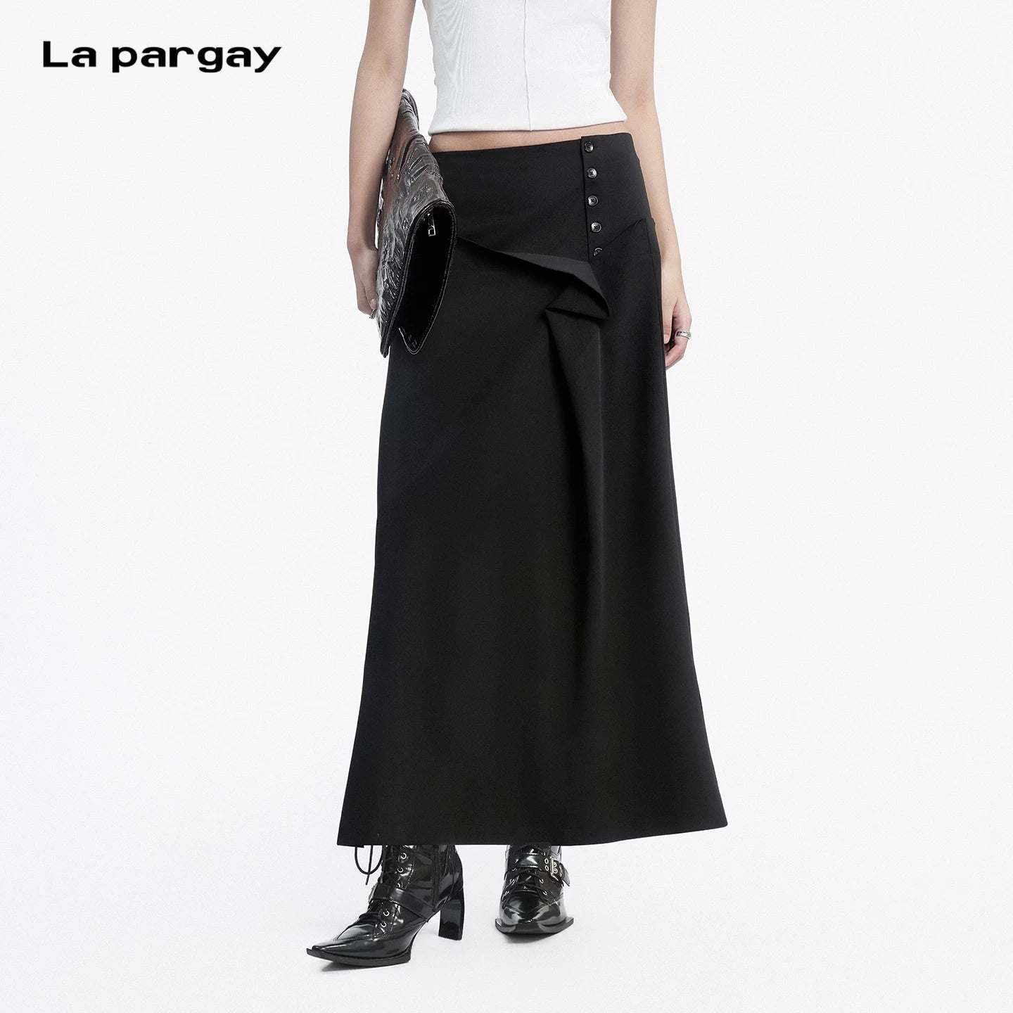 Lapargay light luxury long half skirt with side button decoration, suitable for multiple daily occasions L78209109V - Lapargay