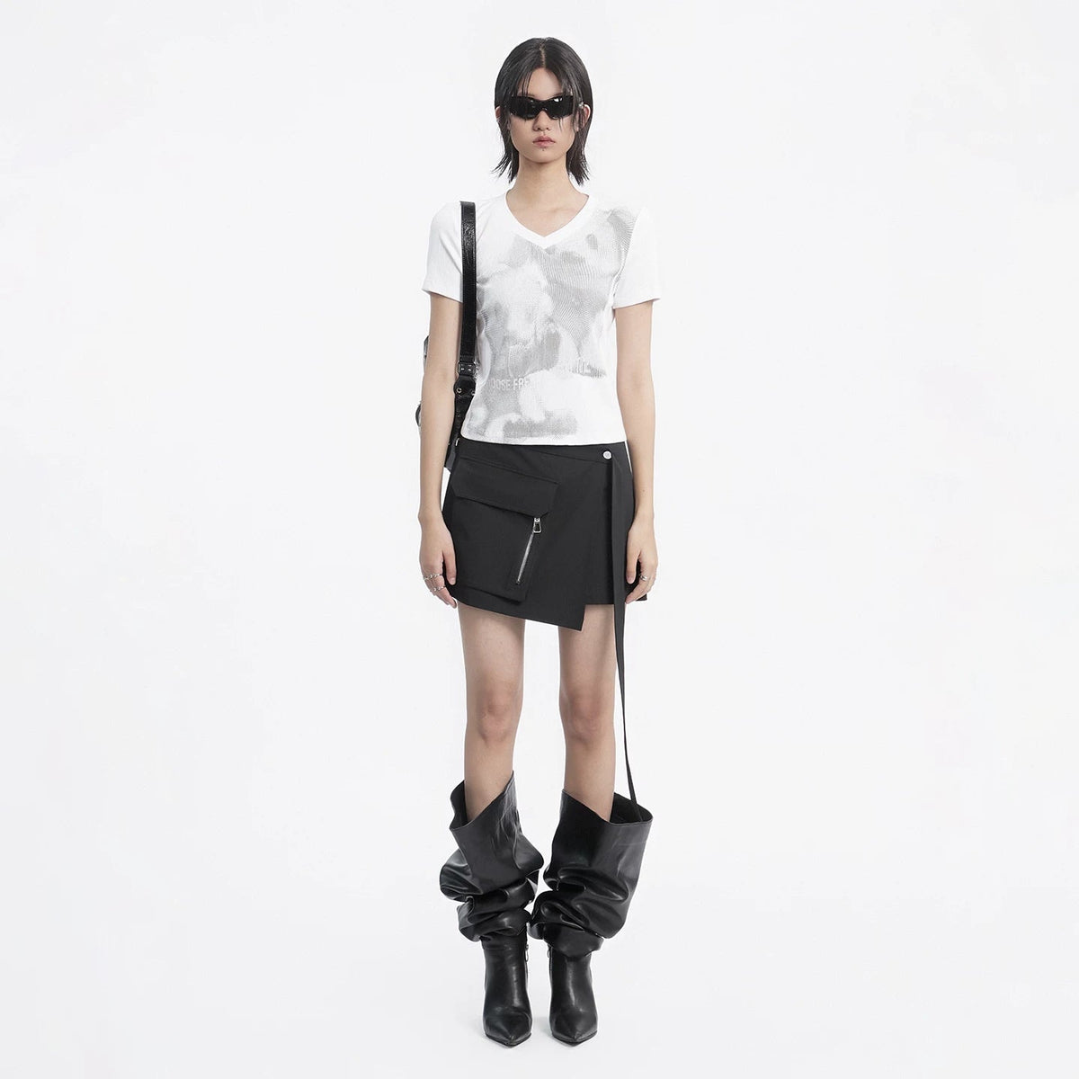 Lapargay short V-neck printed T-shirt with slim ribbed fit and abstract pattern design L78200209V - Lapargay
