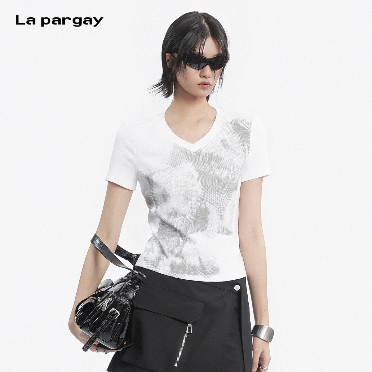 Lapargay short V-neck printed T-shirt with slim ribbed fit and abstract pattern design L78200209V - Lapargay