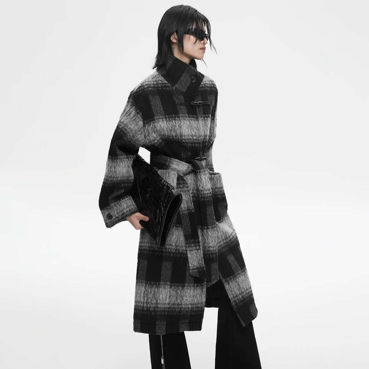 Lapargay Vintage Plaid Wool Coat with Horn Button Stand Collar Design, Two-Way Wear with Belt L78101604C - Lapargay